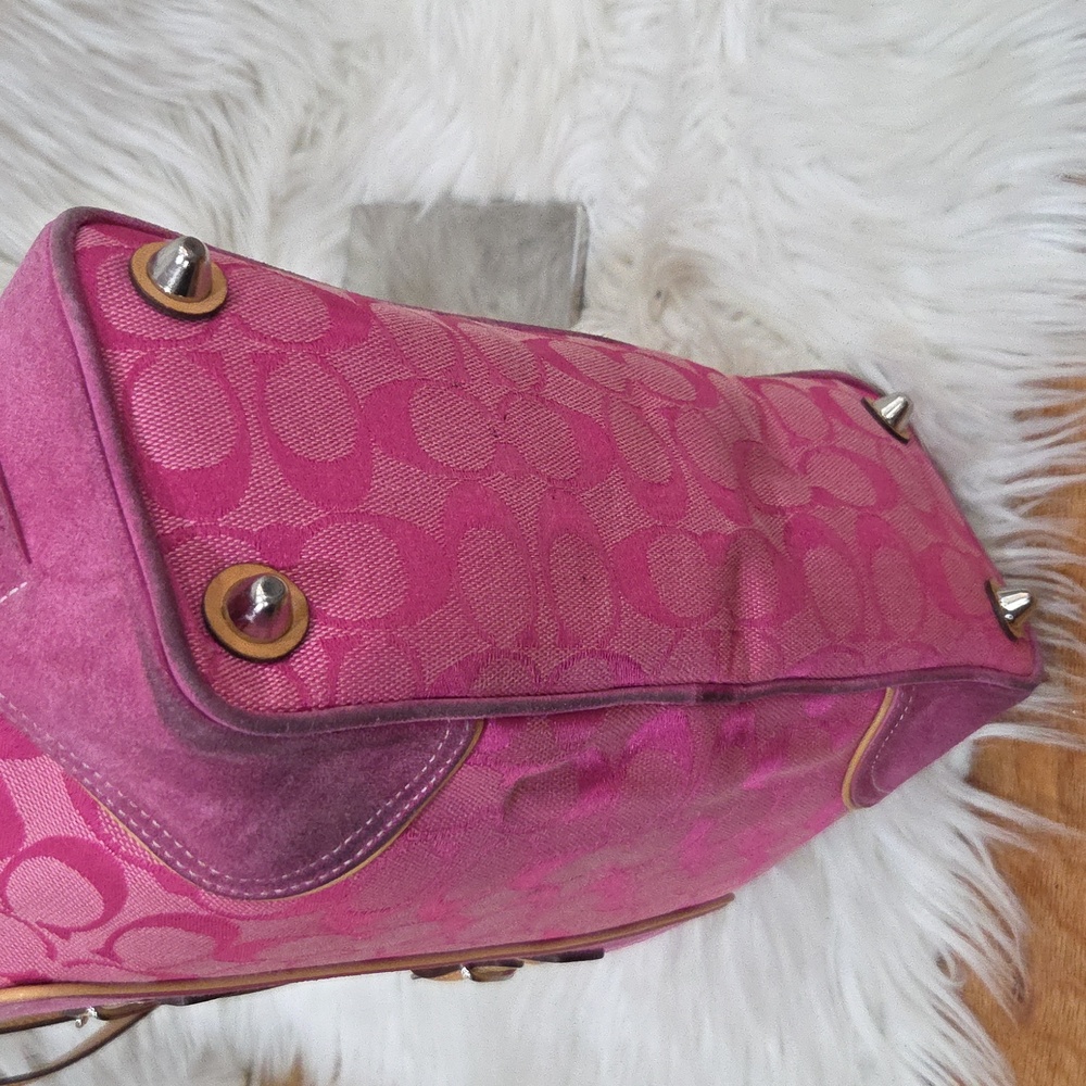 💕🔹️ Coach🔹️y2k vintage  Hampton Signature  Pink Jacquard Suede Leather Bag - Picture 8 of 14